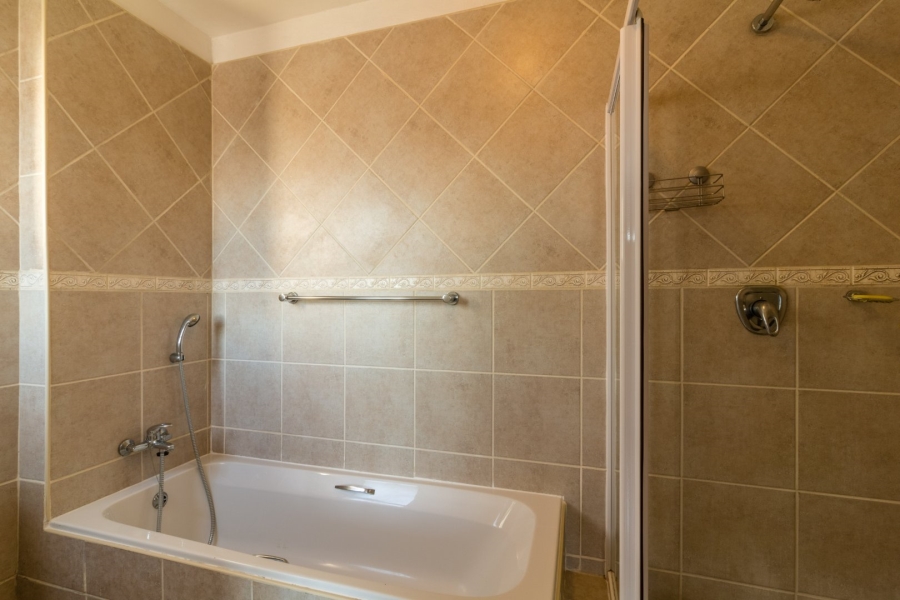 To Let 2 Bedroom Property for Rent in Reebok Western Cape